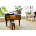 caja de música en forma de mini piano de madera con manivela